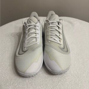 Nike Precision 7 White Basketball Shoes (like new)